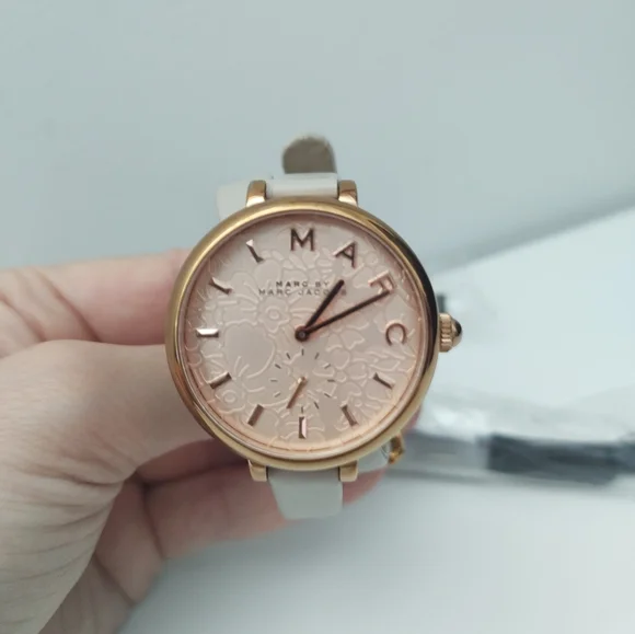 Marc Jacobs Watch - Picture 5 of 5